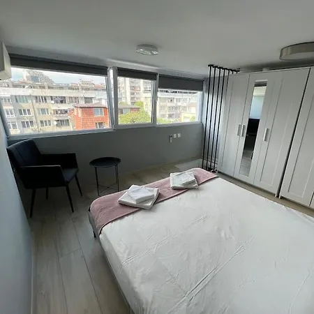 Апартамент Modern 2 Bedroom In The Heart Of