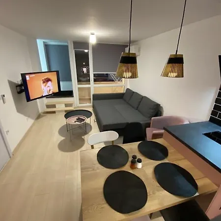 Modern 2 Bedroom In The Heart Of * Варна