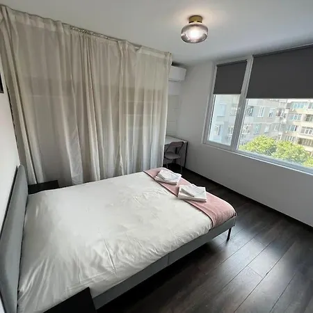 Апартамент Modern 2 Bedroom In The Heart Of